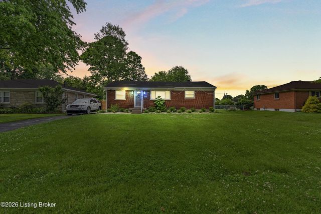 7802 Bluebonnet Rd, Louisville, KY 40258