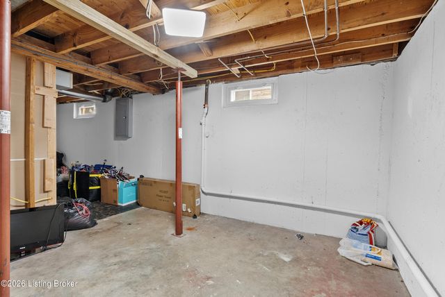 7802 Bluebonnet Rd, Louisville, KY 40258