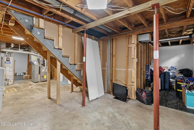 7802 Bluebonnet Rd, Louisville, KY 40258