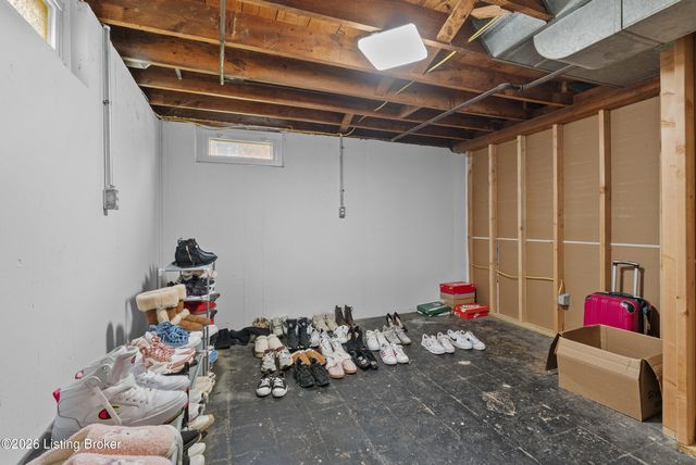 7802 Bluebonnet Rd, Louisville, KY 40258