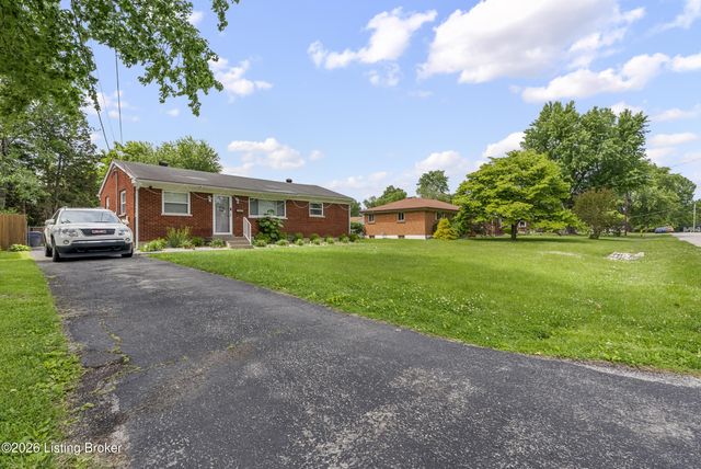 7802 Bluebonnet Rd, Louisville, KY 40258