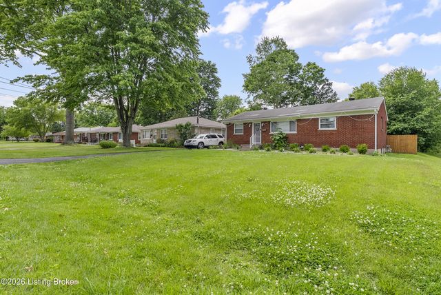 7802 Bluebonnet Rd, Louisville, KY 40258
