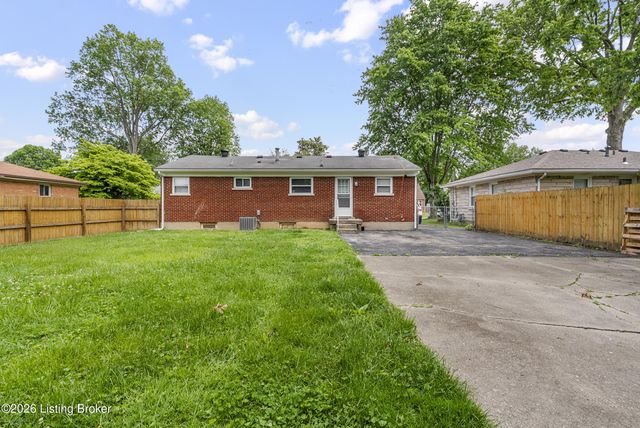 7802 Bluebonnet Rd, Louisville, KY 40258