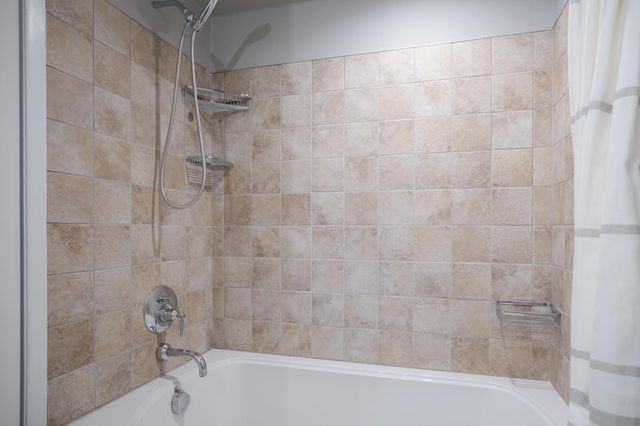 1468 Oakbrook East Drive, Rochester Hills, MI 48307