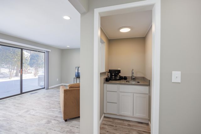 1468 Oakbrook East Drive, Rochester Hills, MI 48307