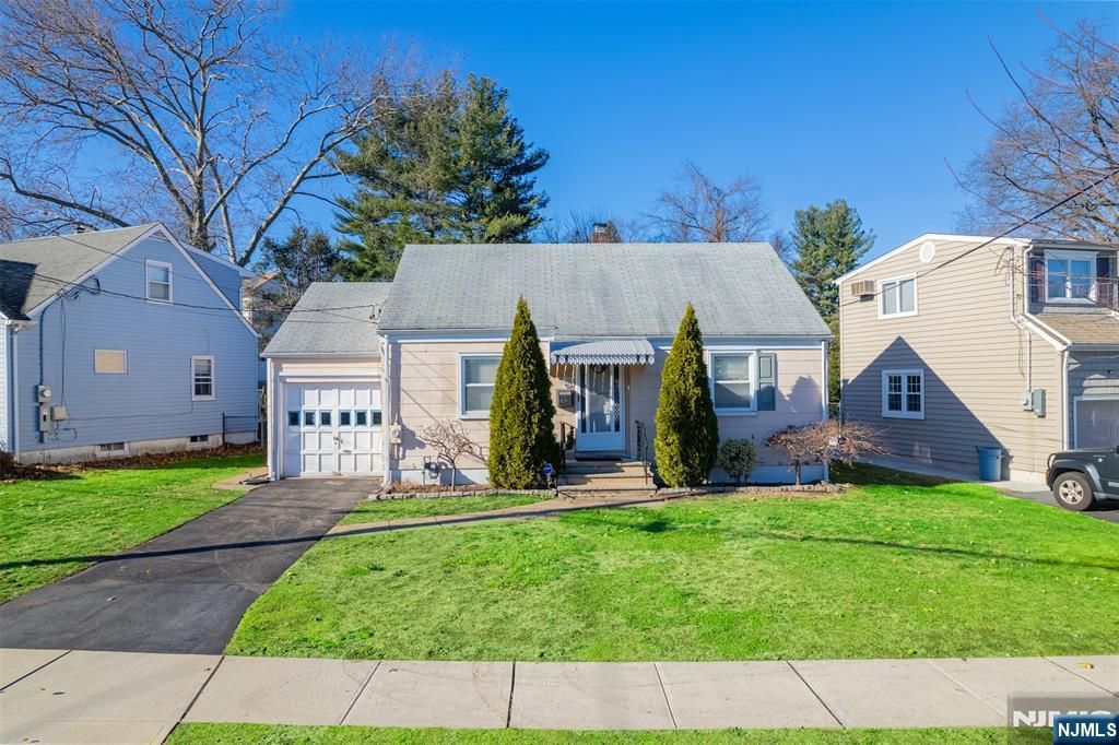 40 Surrey Lane, Clifton, NJ 07012