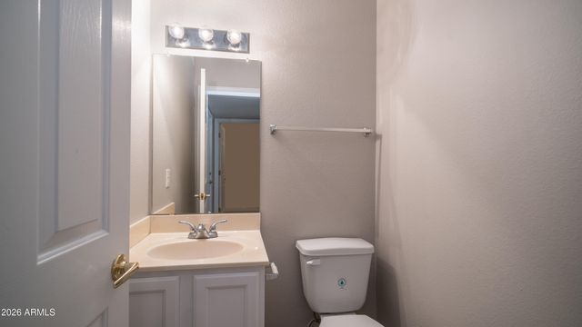 4805 E KACHINA Trail 19, Phoenix, AZ 85044