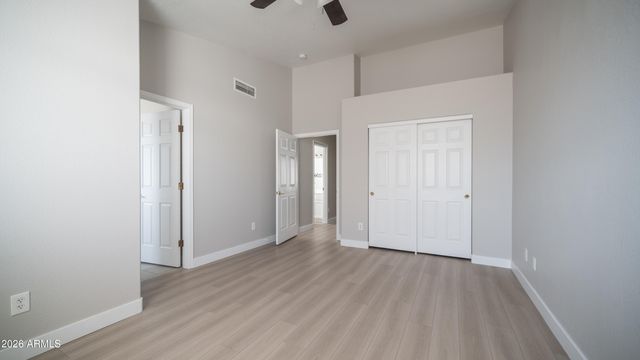 4805 E KACHINA Trail 19, Phoenix, AZ 85044