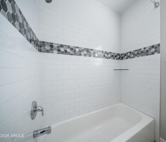 4805 E KACHINA Trail 19, Phoenix, AZ 85044