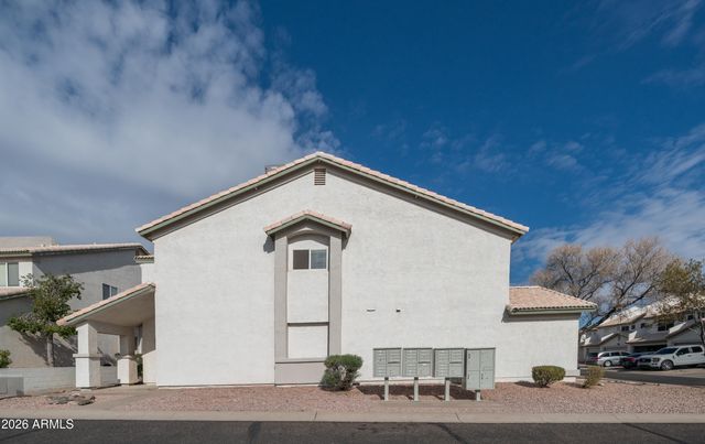 4805 E KACHINA Trail 19, Phoenix, AZ 85044