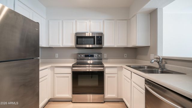 4805 E KACHINA Trail 19, Phoenix, AZ 85044