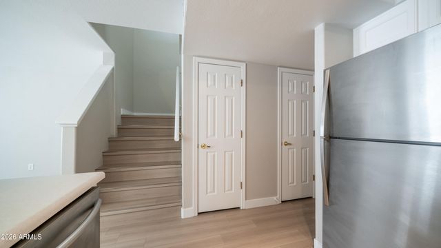 4805 E KACHINA Trail 19, Phoenix, AZ 85044