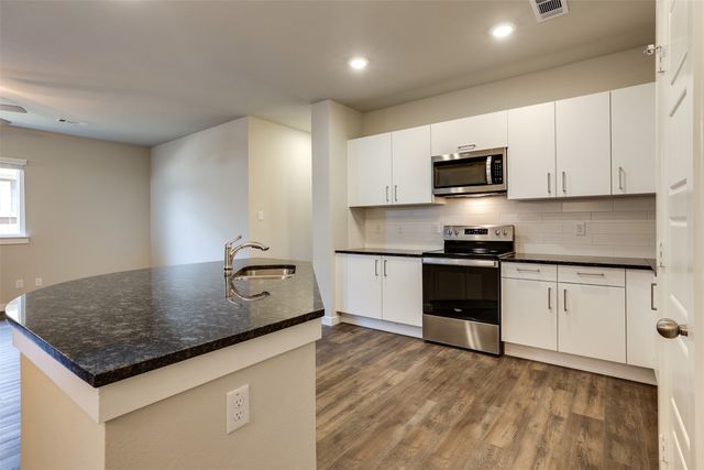 657 Blackland Drive, Venus, TX 76084