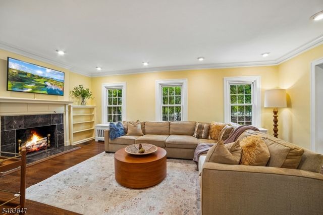 30 Myrtle Ave, Summit City, NJ 07901