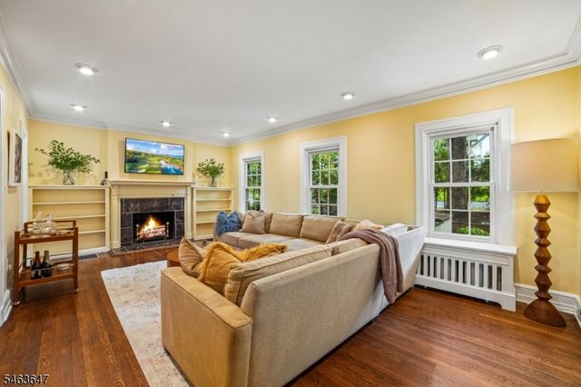 30 Myrtle Ave, Summit City, NJ 07901