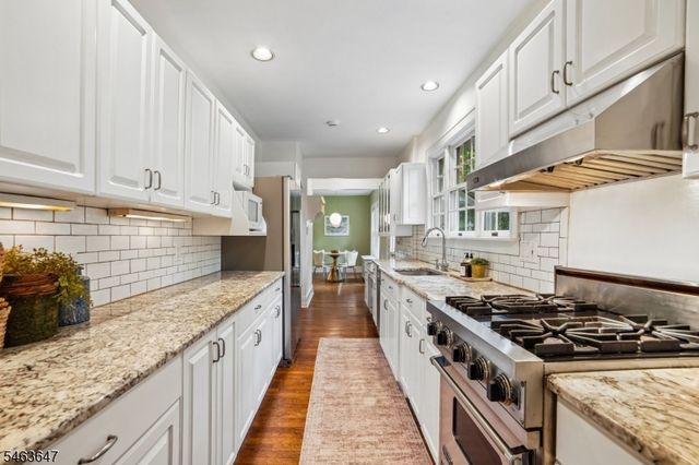 30 Myrtle Ave, Summit City, NJ 07901