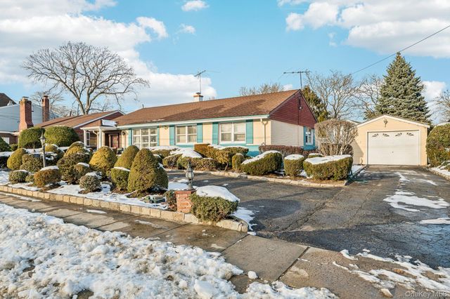 189 Surrey, Lynbrook, NY 11563