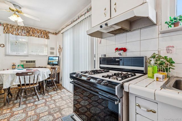 189 Surrey, Lynbrook, NY 11563