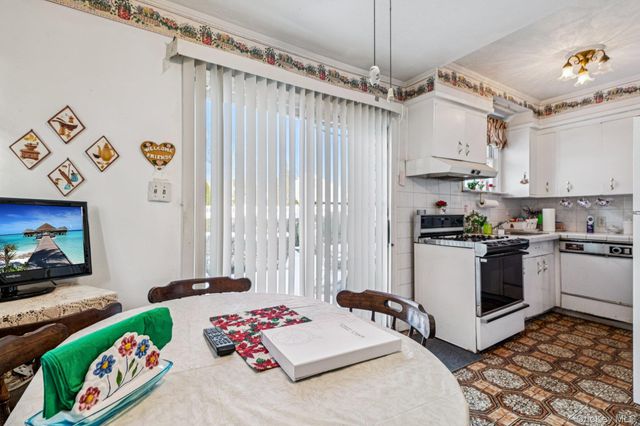 189 Surrey, Lynbrook, NY 11563