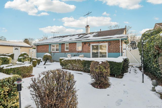 189 Surrey, Lynbrook, NY 11563