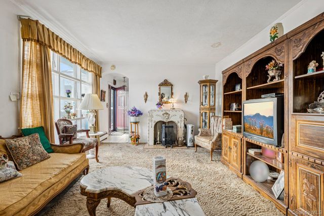 189 Surrey, Lynbrook, NY 11563