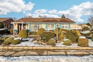 189 Surrey, Lynbrook, NY 11563