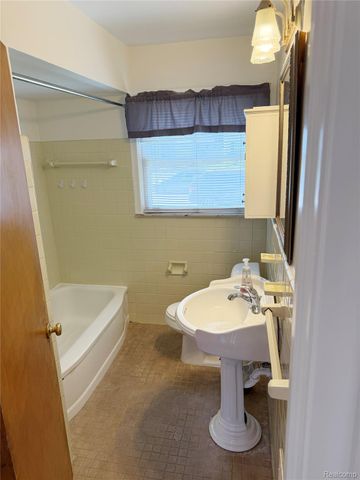 628 N Blair Avenue, Royal Oak, MI 48067