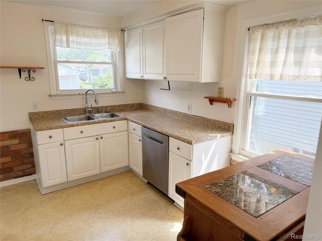 628 N Blair Avenue, Royal Oak, MI 48067