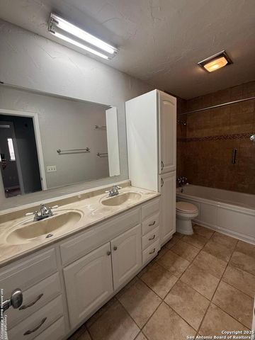 12410 LA LIRA ST, San Antonio, TX 78233