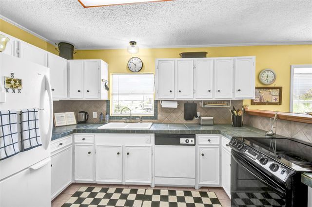 1571 Blue Water Drive, Freeport, TX 77541
