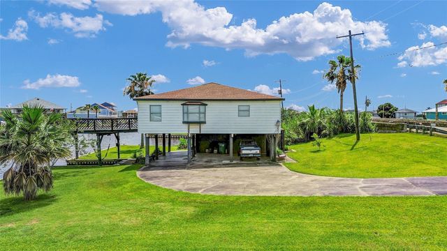 1571 Blue Water Drive, Freeport, TX 77541