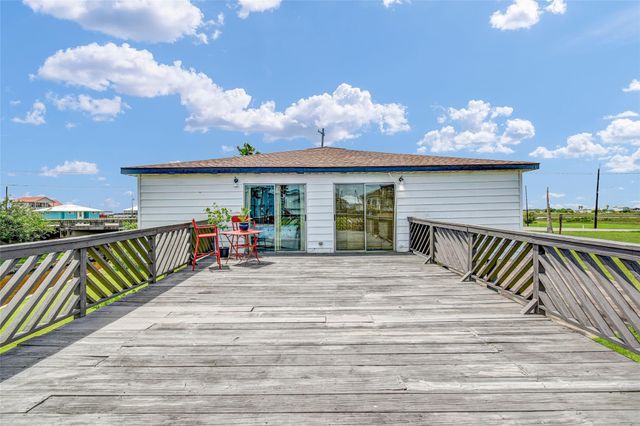 1571 Blue Water Drive, Freeport, TX 77541