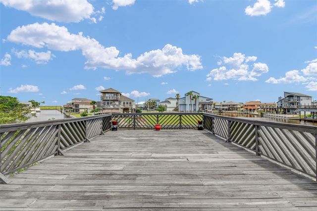 1571 Blue Water Drive, Freeport, TX 77541