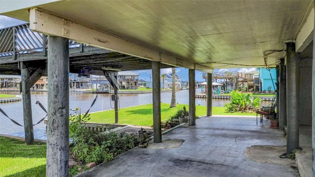 1571 Blue Water Drive, Freeport, TX 77541