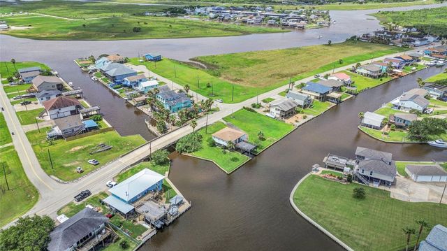 1571 Blue Water Drive, Freeport, TX 77541