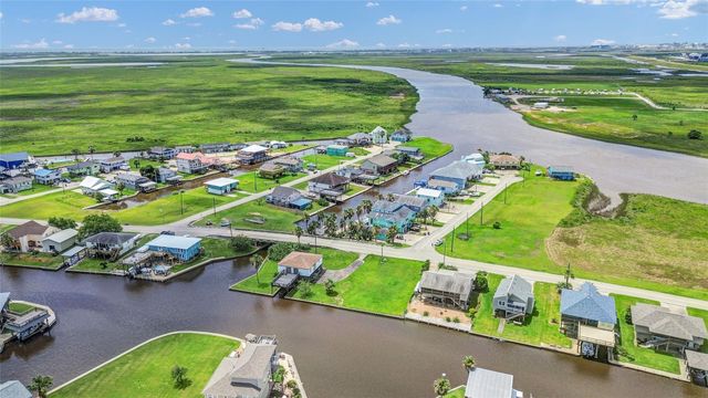 1571 Blue Water Drive, Freeport, TX 77541