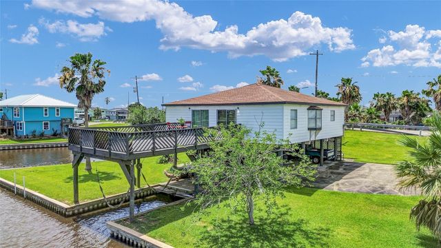 1571 Blue Water Drive, Freeport, TX 77541