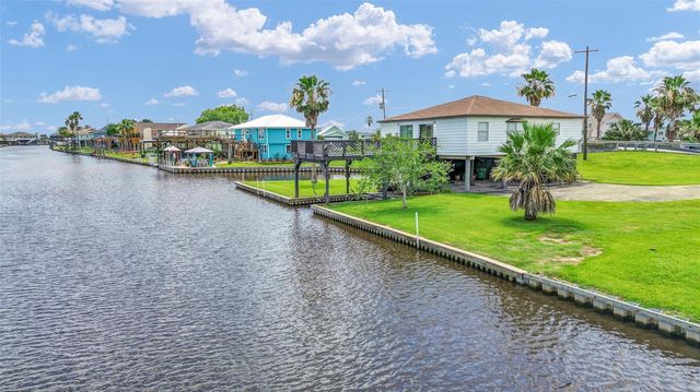 1571 Blue Water Drive, Freeport, TX 77541