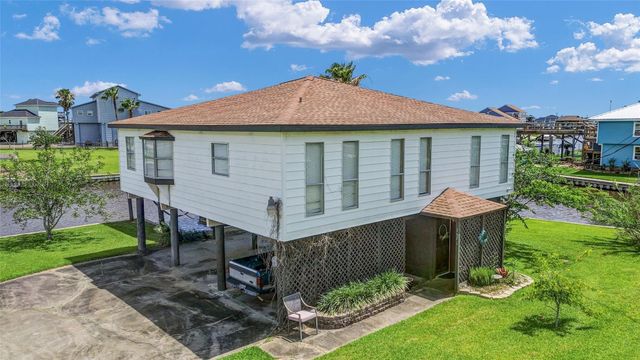 1571 Blue Water Drive, Freeport, TX 77541