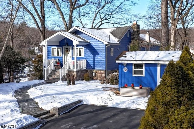 7 Birch Rd, Bloomingdale Boro, NJ 07403