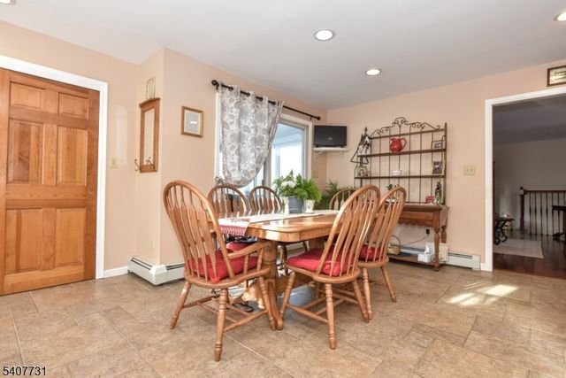 7 Birch Rd, Bloomingdale Boro, NJ 07403