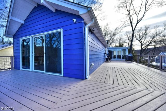 7 Birch Rd, Bloomingdale Boro, NJ 07403