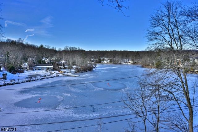 7 Birch Rd, Bloomingdale Boro, NJ 07403