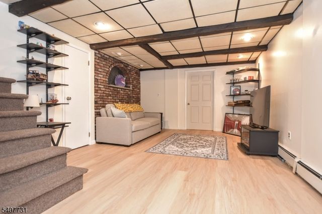 7 Birch Rd, Bloomingdale Boro, NJ 07403