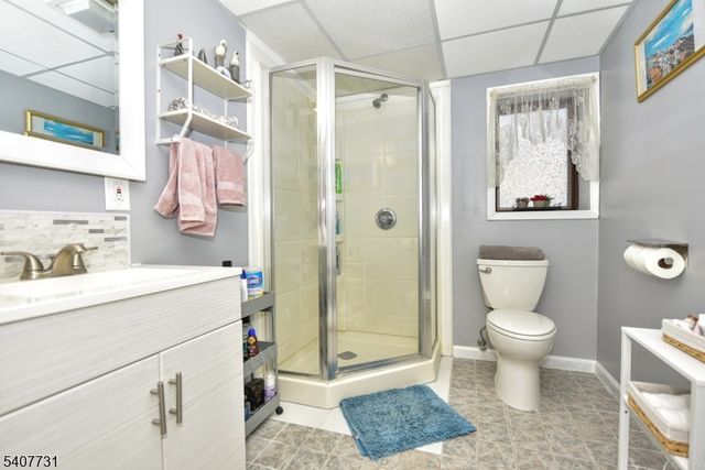 7 Birch Rd, Bloomingdale Boro, NJ 07403