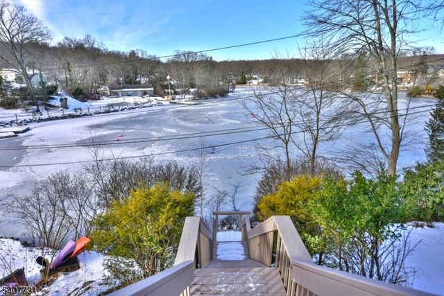 7 Birch Rd, Bloomingdale Boro, NJ 07403