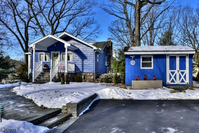 7 Birch Rd, Bloomingdale Boro, NJ 07403