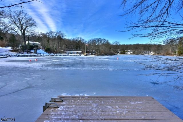 7 Birch Rd, Bloomingdale Boro, NJ 07403