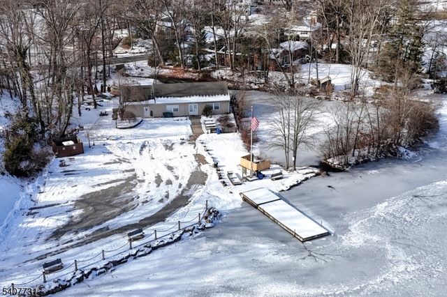 7 Birch Rd, Bloomingdale Boro, NJ 07403