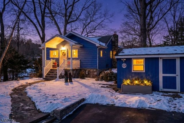 7 Birch Rd, Bloomingdale Boro, NJ 07403